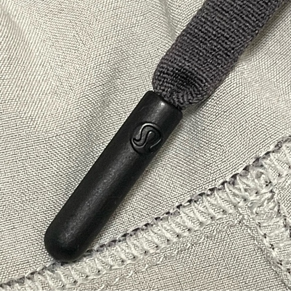 Lululemon T.H.E. Short Gray Mens Large Linerless Inseam 8" Drawstring Sz L - Picture 7 of 9